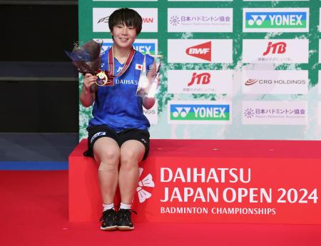 女子シングルスで優勝した山口茜＝横浜アリーナ