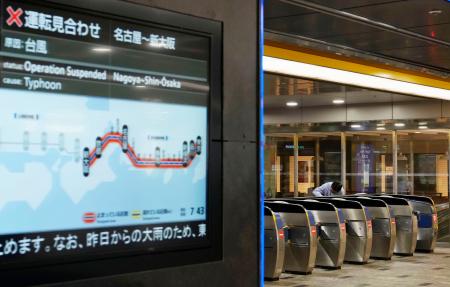 台風１０号の影響で、九州新幹線などが運転を見合わせ、閑散とするＪＲ博多駅＝３０日午前７時４４分