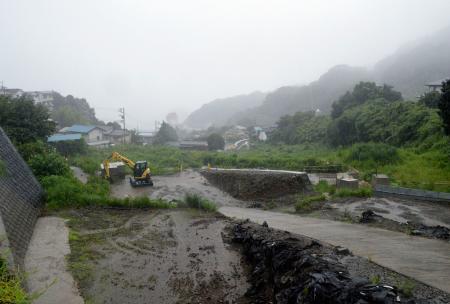 復興事業が行われている静岡県熱海市伊豆山地区の旧警戒区域。日常を取り戻すまでの課題が山積する＝８月３０日