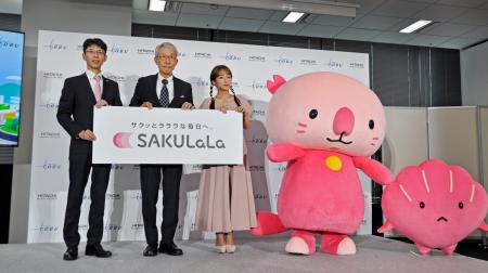 生体認証サービス「ＳＡＫＵＬａＬａ」を発表した東武鉄道の関係者ら＝３日午後、東京都墨田区