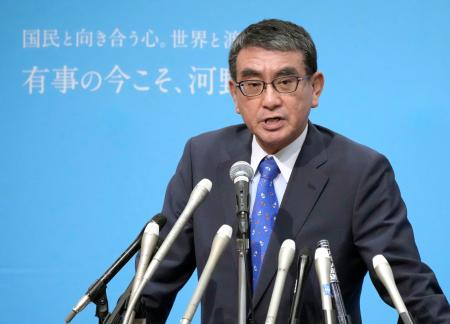 記者会見で自民党総裁選の公約を発表する河野デジタル相＝５日午後、国会