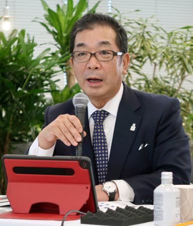 記者会見する積水ハウスの仲井嘉浩社長＝５日午後、東京都港区