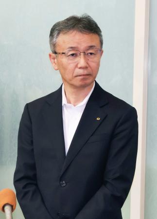 福井県の杉本達治知事と面談後、取材に応じる関西電力の森望社長＝５日午後、福井市