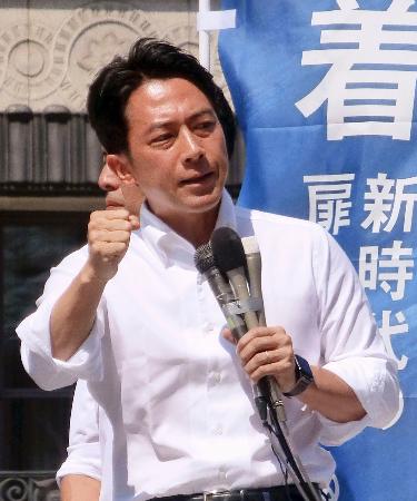 街頭演説する自民党の小泉元環境相＝７日午後、東京・銀座