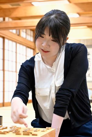 　プロ棋士編入試験５番勝負第１局を勝利した西山朋佳女流三冠＝１０日午後、東京都渋谷区の将棋会館