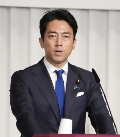 自民党総裁選の所見発表演説会で演説する小泉元環境相＝１２日午後１時３７分、東京・永田町の党本部