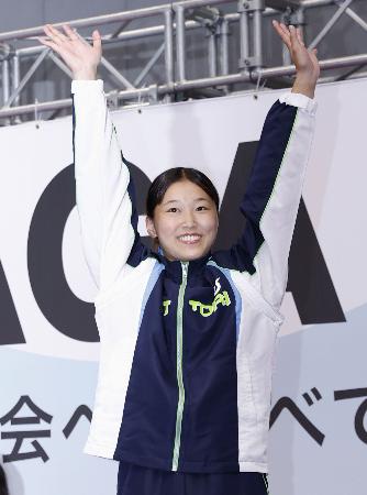 　成年女子板飛び込みで優勝した鳥取・三上紗也可＝ＳＡＧＡサンライズパーク水泳場