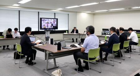 厚労省で開かれた新型コロナウイルスワクチンについて議論するワクチン分科会＝１９日午前