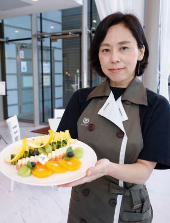 　フルーツカット専門家の村上しずかさん