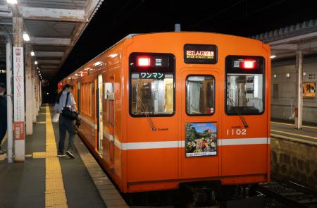 終電運行後に体験運転イベントで使用される電車＝２１日夜、島根県松江市