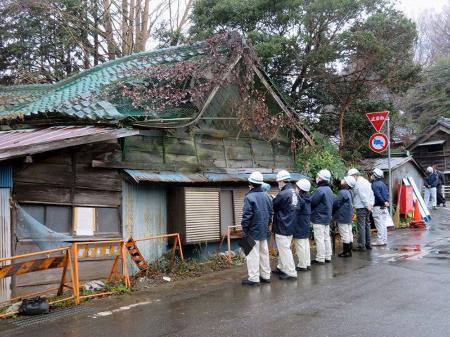 　昨年１月、取りこわし作業が始まった茨城県土浦市の空き家（同市提供）