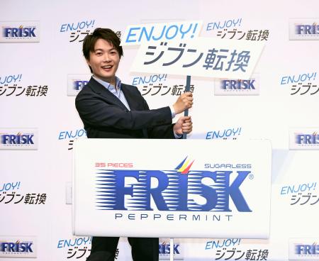 発表会に登場した神木隆之介＝３０日、東京都渋谷区