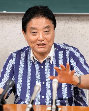 衆院選への出馬を表明し、記者会見する名古屋市の河村たかし市長＝１日午後、名古屋市役所