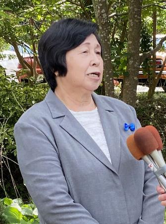 取材に応じる拉致被害者の曽我ひとみさん＝６日午前、新潟県佐渡市