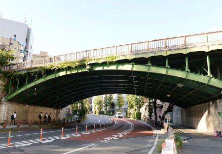 　東京初の立体交差橋「千登世橋」＝東京都豊島区