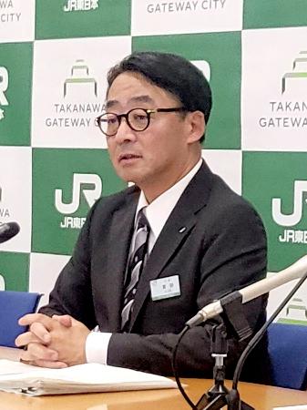 ＪＲ東日本本社で定例記者会見する喜勢陽一社長＝８日午後、東京都渋谷区