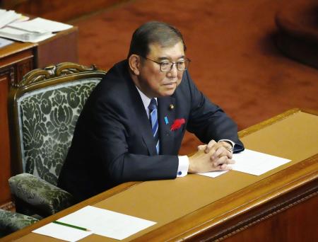 衆院本会議に臨む石破首相＝９日午後