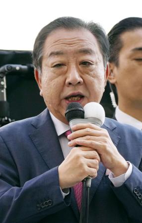 衆院選が公示され、第一声を上げる立憲民主党の野田佳彦代表＝１５日午前９時２８分、東京都八王子市