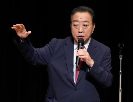 　新潟県上越市での個人演説会で発言する立憲民主党の野田代表＝１６日午前