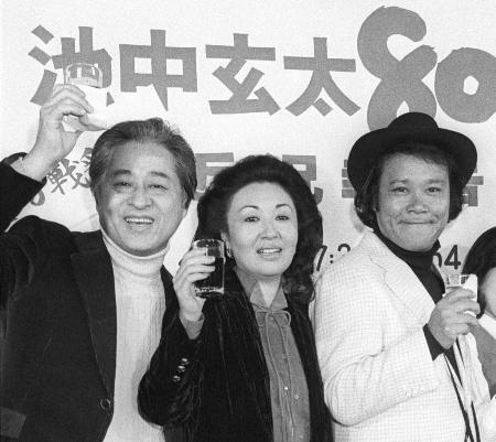 　「池中玄太８０キロ」のスペシャル版制作発表に出席した（左から）長門裕之さん、松尾和子さん、西田敏行さん＝１９８２年２月、東京都内のホテル