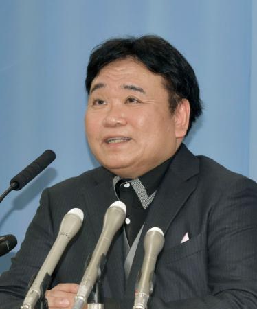 記者会見で兵庫県知事選への出馬を表明する福本繁幸氏＝１８日午後、県庁