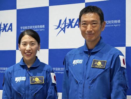 宇宙飛行士の米田あゆさん（左）と諏訪理さん