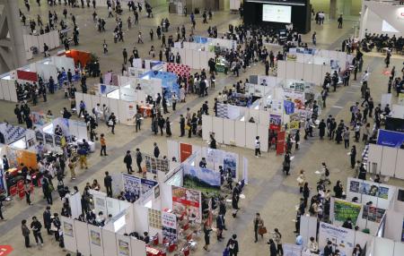 東京都内で開かれた就活イベント＝２月