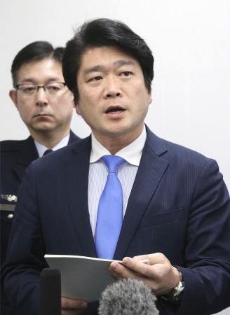 取材に応じる山本朋広氏＝２０１９年