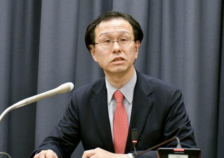 記者会見する財政審分科会の土居丈朗部会長代理＝２８日午後、財務省