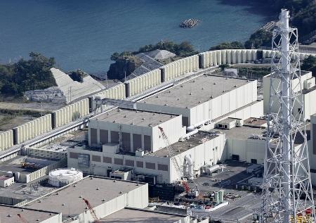 宮城県の東北電力女川原発２号機＝１０月