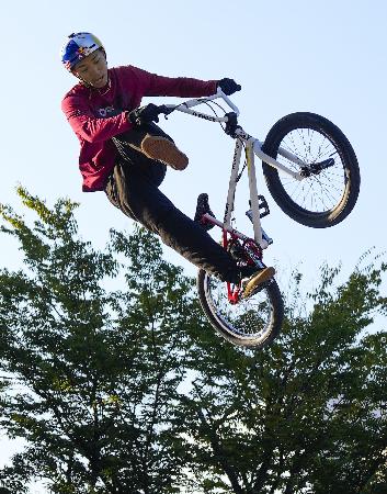 ＢＭＸフリースタイル・パークの男子エリートクラスで６連覇を果たした中村輪夢＝岡山市