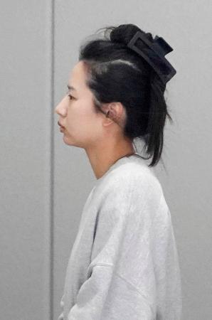 警視庁赤坂署に入る黒田茜容疑者＝６日