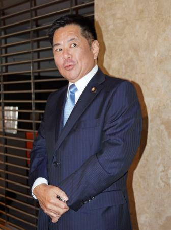 岐阜県知事選への立候補を取りやめると明らかにした自民党の渡辺猛之参院議員＝９日午前、岐阜県美濃加茂市