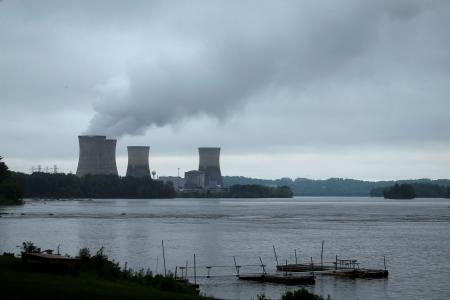 米東部ペンシルベニア州のスリーマイルアイランド原発＝２０１７年５月（ロイター＝共同）