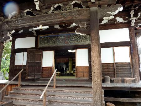 奈良県橿原市の浄楽寺の本堂＝１０月