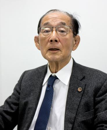 取材に応じる船井電機会長で元環境相の原田義昭氏＝１５日午前、東京都中央区