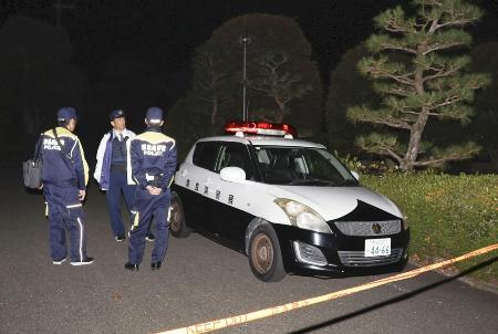 遺体が見つかった奈良市富雄元町の霊園付近＝１８日