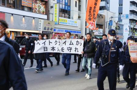 埼玉県川口市で行われたクルド人排斥デモ＝２０２３年１２月