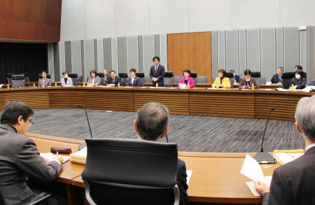 旧優生保護法下の強制不妊手術問題を巡り、超党派の議員連盟が開いた総会＝２２日午前、国会