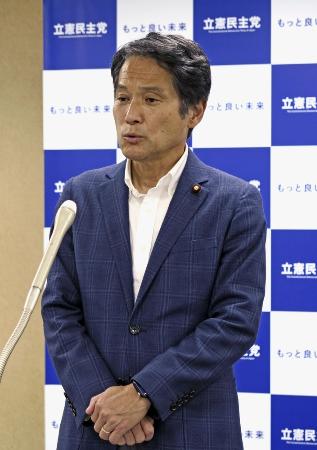 ９月、記者団の取材に応じる立憲民主党の大串博志氏＝東京・永田町の党本部