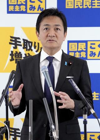 記者会見する国民民主党の玉木代表＝１１月、国会