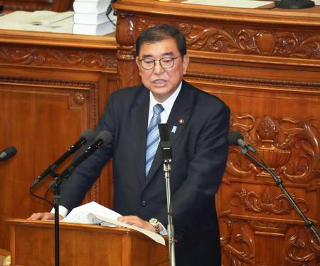 衆院本会議で答弁する石破首相＝２日午後