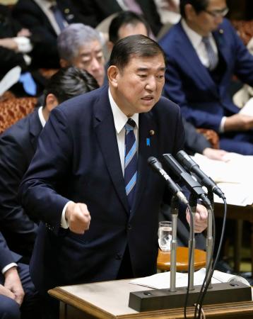 参院予算委で答弁する石破首相＝６日午前