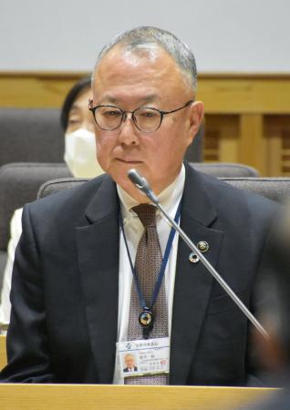 栃木県佐野市議会に出席した金子裕市長＝６日午前