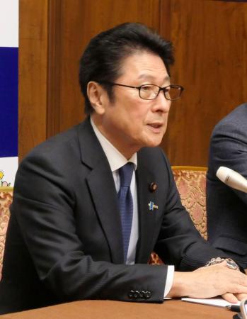 記者会見する自民党の松山政司参院幹事長＝１７日午後、国会