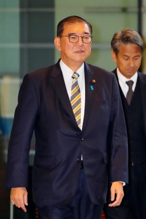 　首相官邸に入る石破首相＝２０日午前