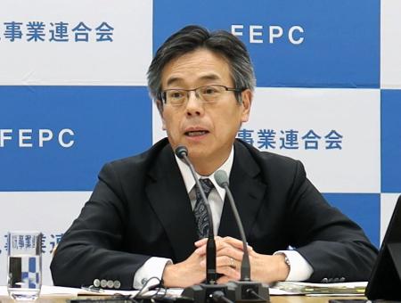 記者会見する電気事業連合会の林欣吾会長＝２０日午後、東京都千代田区