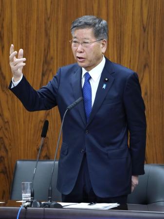 参院政治倫理審査会で答弁する自民党の衛藤晟一氏＝２３日午後