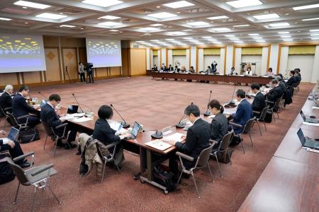 開かれた社会保障審議会年金部会＝２４日午後、東京都千代田区