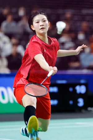 　女子シングルス準決勝　プレーする宮崎友花＝武蔵野の森総合スポーツプラザ